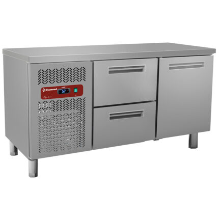 Refrigerating table composed of :